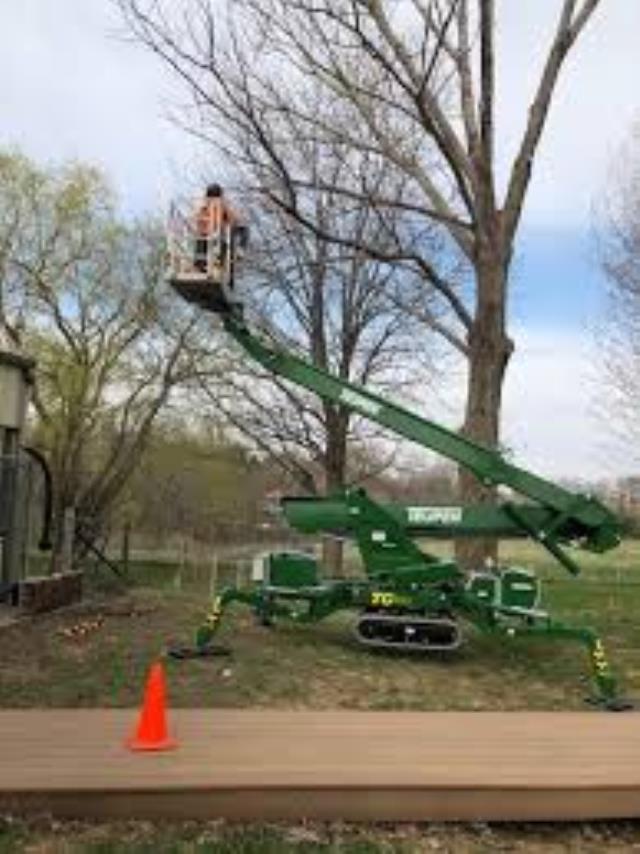 Rental store for 69 foot track lift in Franklin, St. Louis, and Jefferson Counties